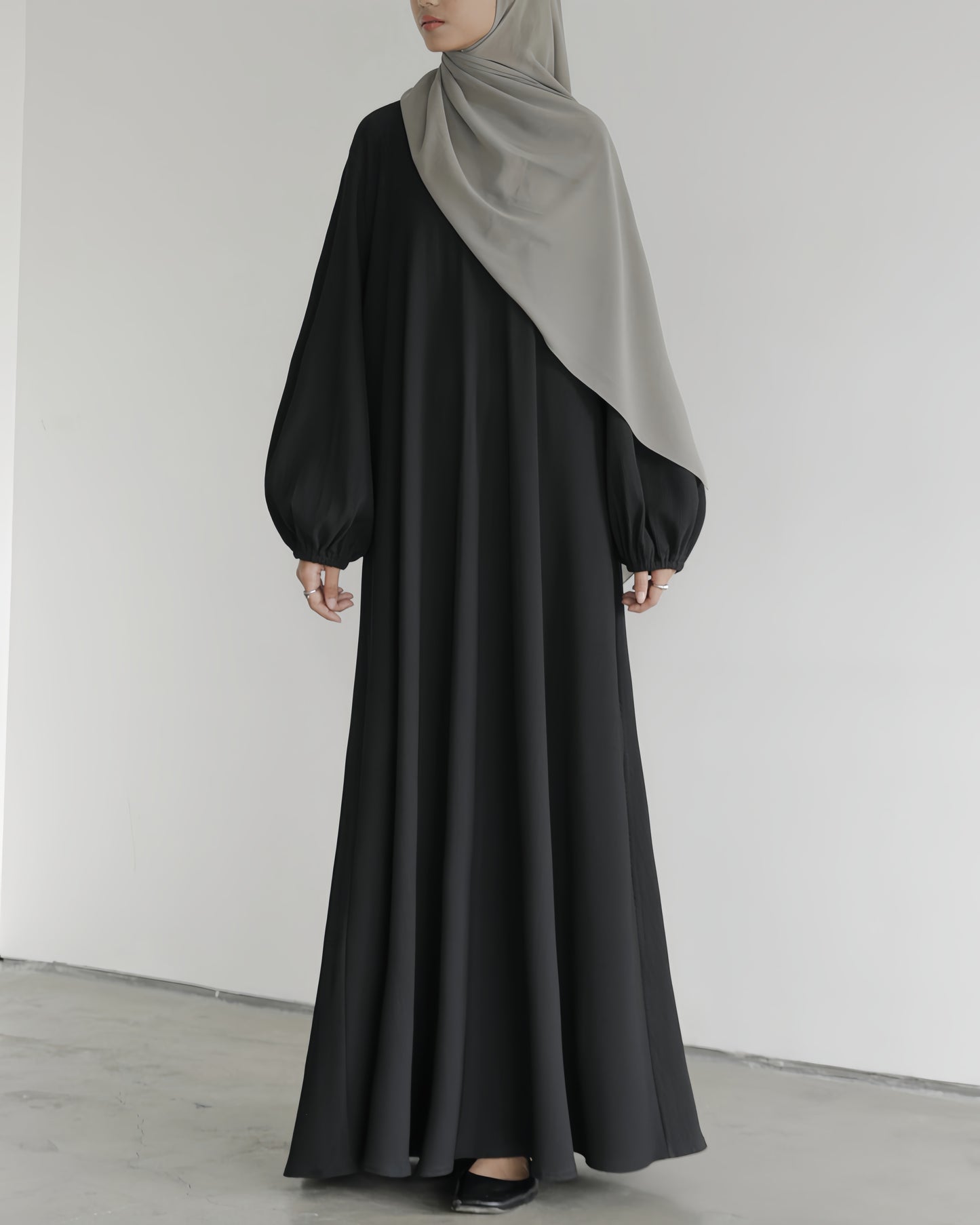 Essential Puff Abaya