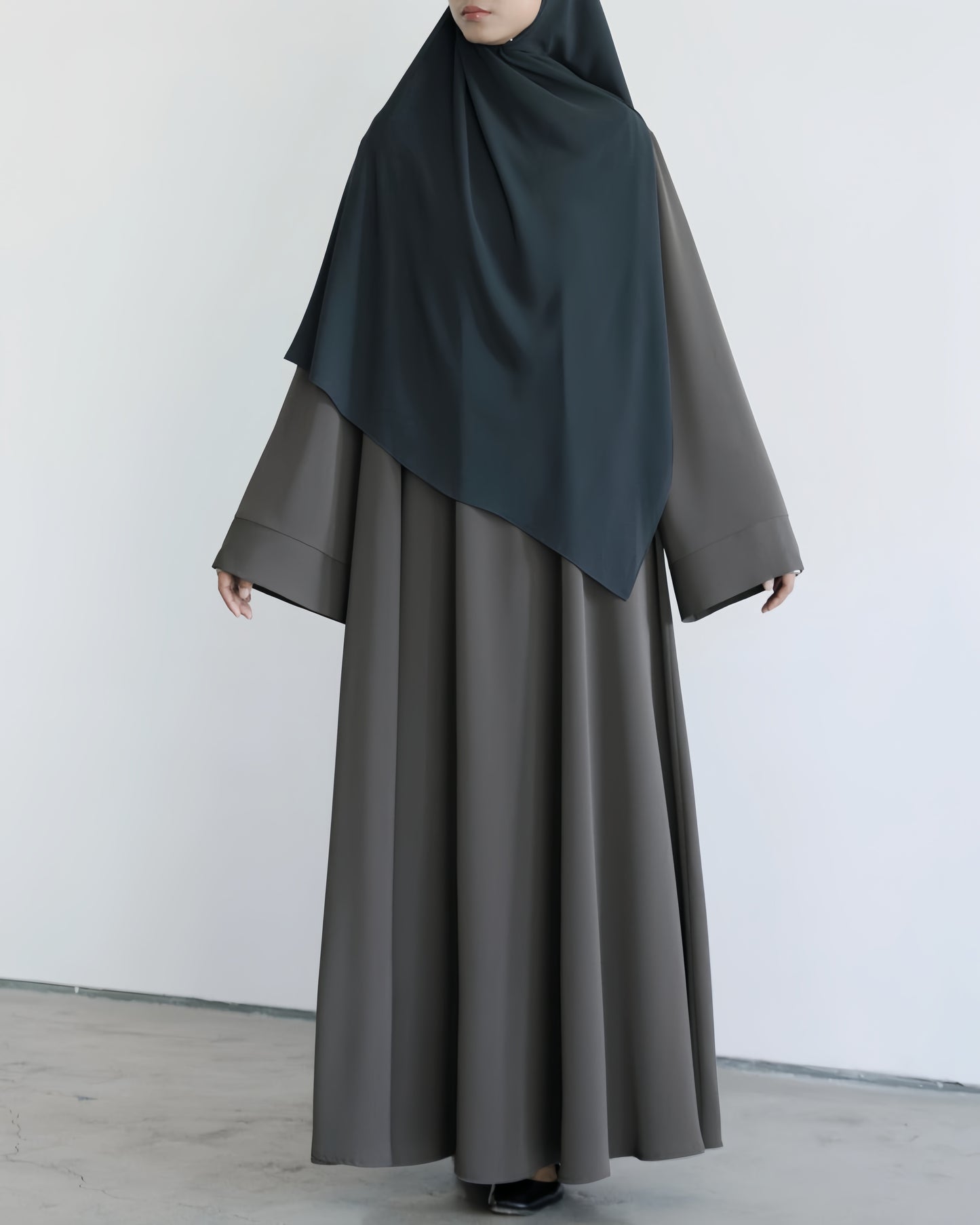 Essential Flow Abaya