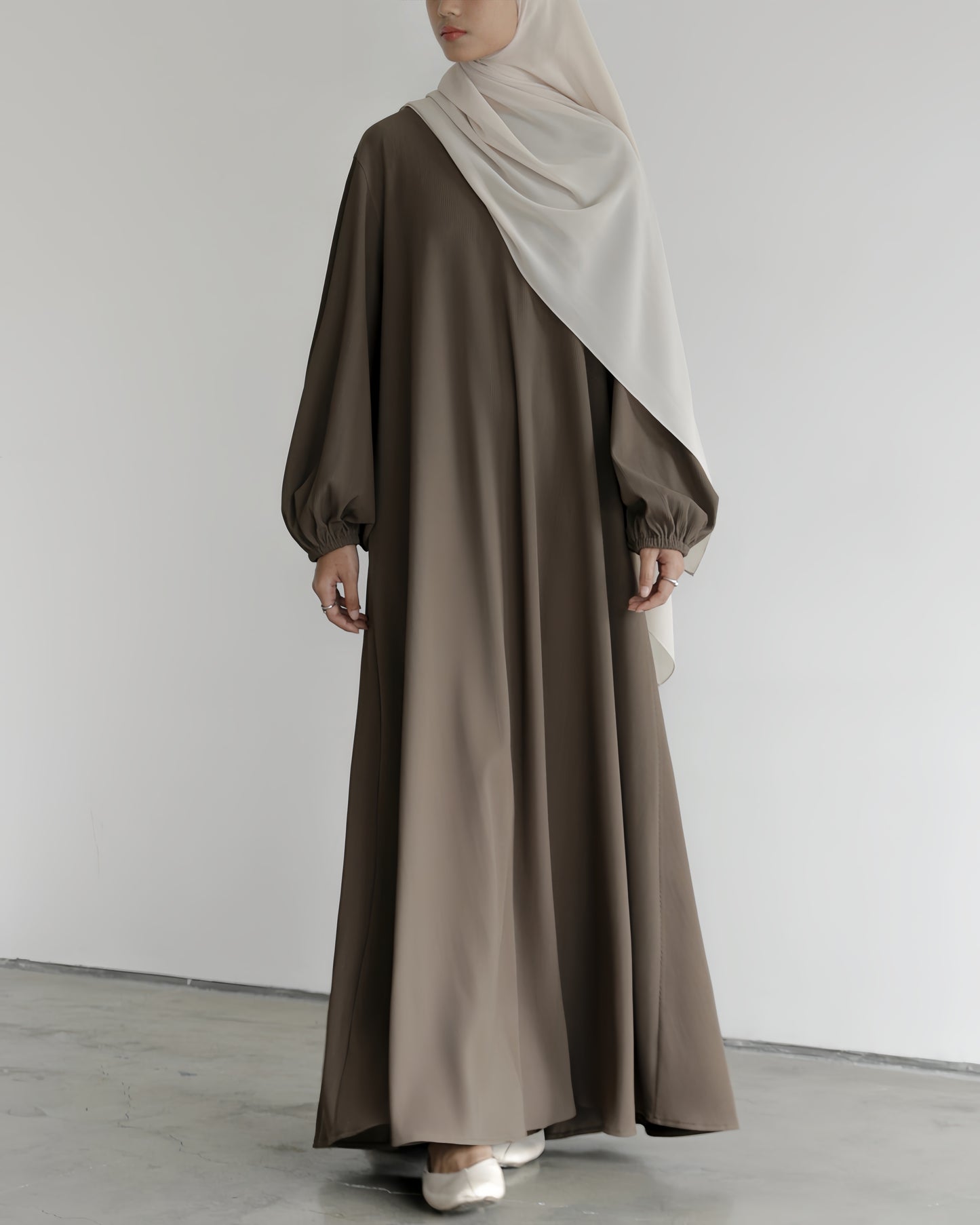 Essential Puff Abaya