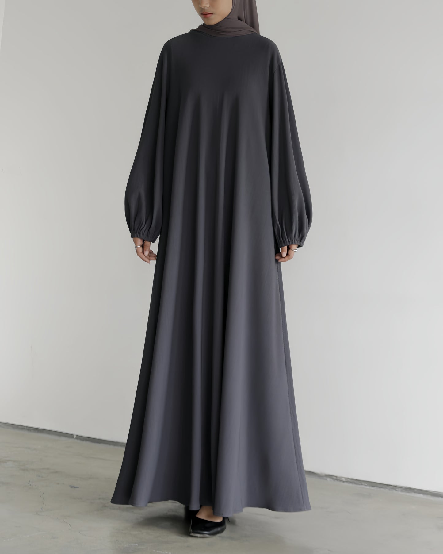 Essential Puff Abaya